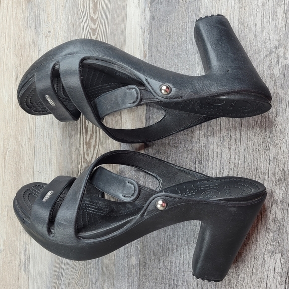 Crocs Women's 9 Black Cyprus IV heels sandals - Picture 5 of 8